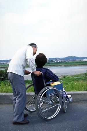 新居浜のインプラント医療機関と院長