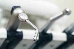 インプラントと他の治療との比較も掲載